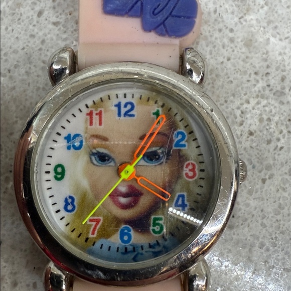 Vintage Bratz Water Resistant Pink and Silver Watch. untested - Picture 5 of 7